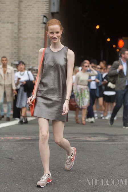 时装周超模街拍 基本款穿出新潮流